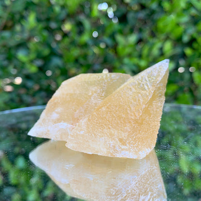 122.0g 7x6x4cm Gold Yellow Honey Calcite from China