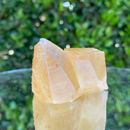 122.0g 7x6x4cm Gold Yellow Honey Calcite from China