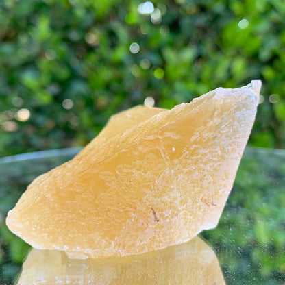 122.0g 7x6x4cm Gold Yellow Honey Calcite from China