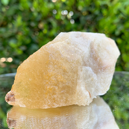134.0g 9x5x3cm Gold Yellow Honey Calcite from China
