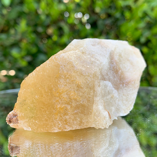 134.0g 9x5x3cm Gold Yellow Honey Calcite from China