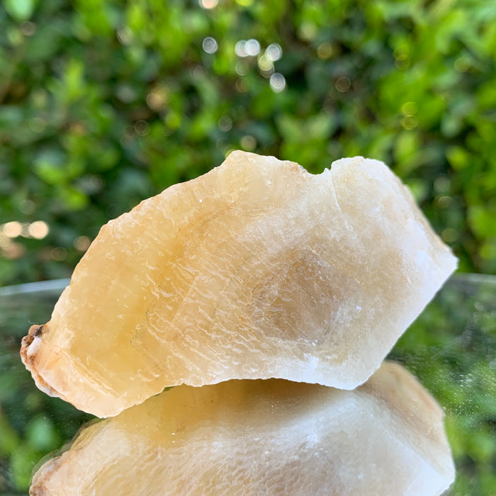 134.0g 9x5x3cm Gold Yellow Honey Calcite from China