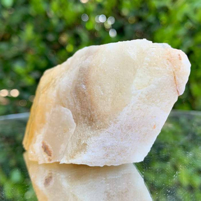 134.0g 9x5x3cm Gold Yellow Honey Calcite from China