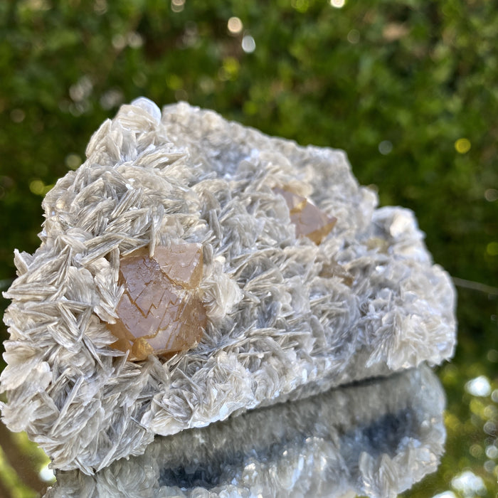 288g 12x7x5cm Orange Scheelite with Silver muscovite from China - Locco Decor