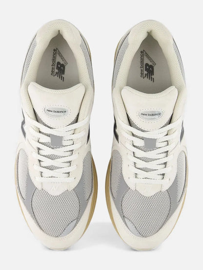 Zapatillas New Balance 2002R Beige Gris